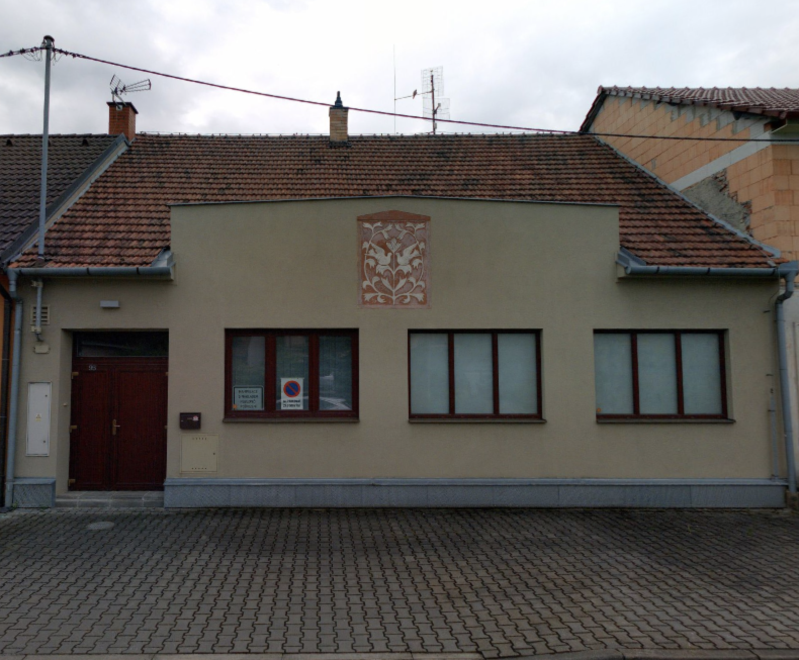 Budova centra zvenku